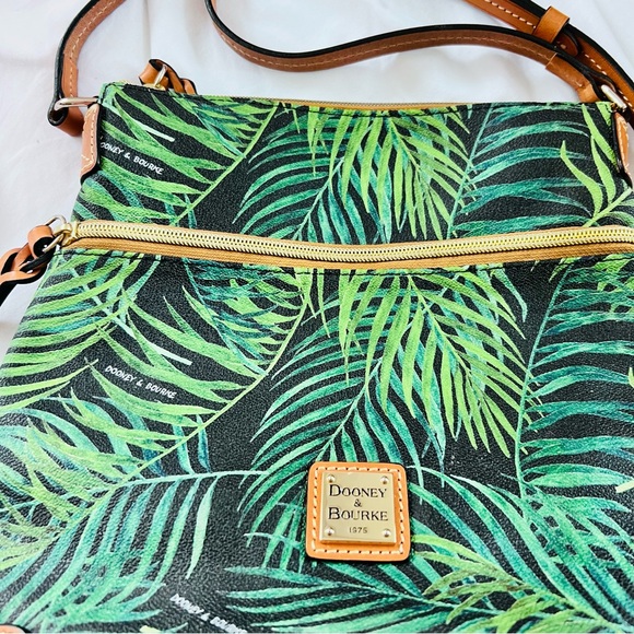 Dooney & Bourke Siesta Palm Leaf Pebble Grain Leather Crossbody Bag Triple Zip - Picture 2 of 11